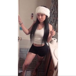 Meet your Posher, Monnai